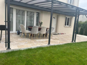 Maison spacieuse avec terrasse à Pontault-Combault